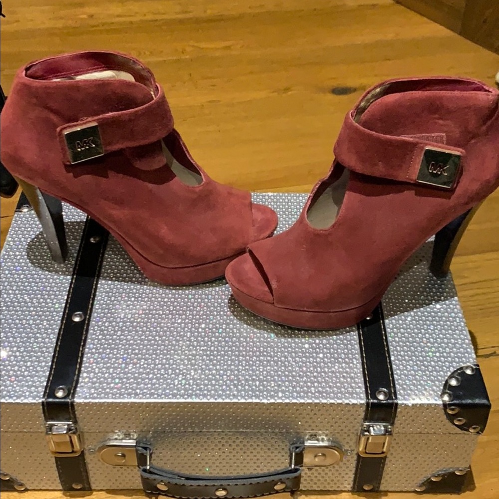 Beautiful Michael Kors booties